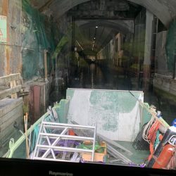 På vei inn i fjellet på det gamle militær fortet Olavsvern utenfor Tromsø.